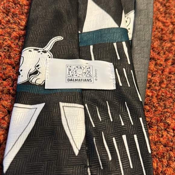 Vintage 101 Dalmatians Tie - Picture 3 of 4